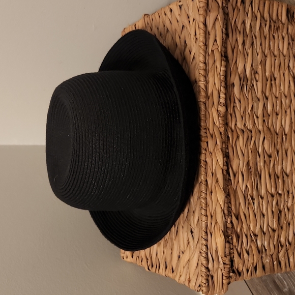 Liz Claiborne Accessories - Liz Black Hat